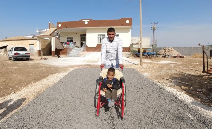 Harran'da engelli çocuğun yol talebi yerine getirildi