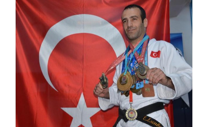 İşitme Engelli Erkan, Judoda 10 Yılda Madalyalara Ambargo Koydu