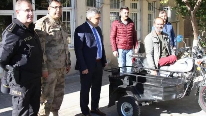 Engellinin motosikletini çalan 2 kişi yakalandı