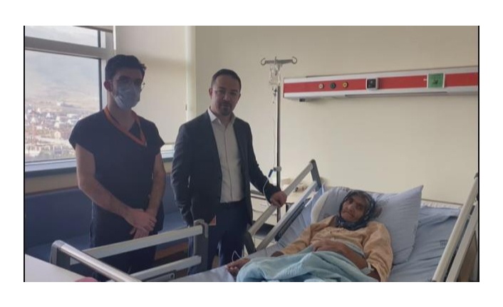 İşitme ve konuşma engelli kadın hem virüsü yendi hem de tümöründen kurtuldu