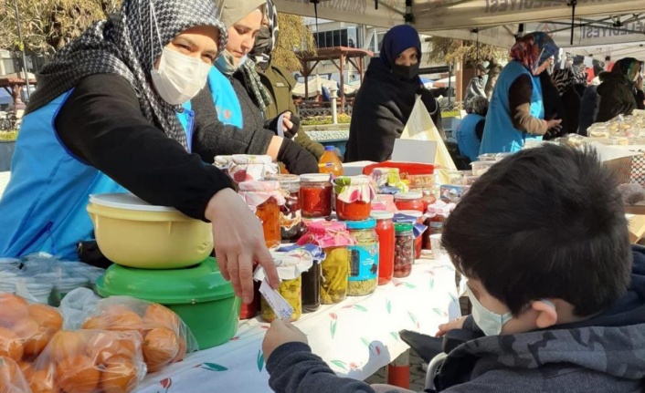 Sakarya'da bedensel engelli çocuk kumbarasındaki paraları Afrika için bağışladı