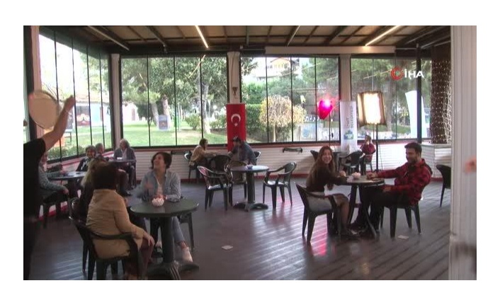 Sanattan kazandıklarını sosyal sorumluluklara harcıyor