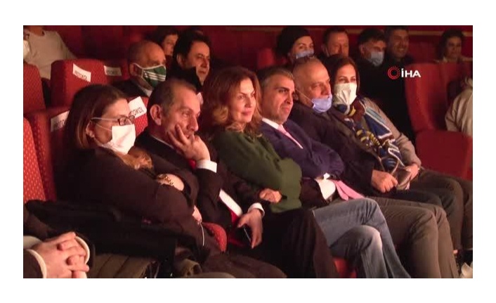 Tuzla'da görme engelli tiyatrocular sahne aldı
