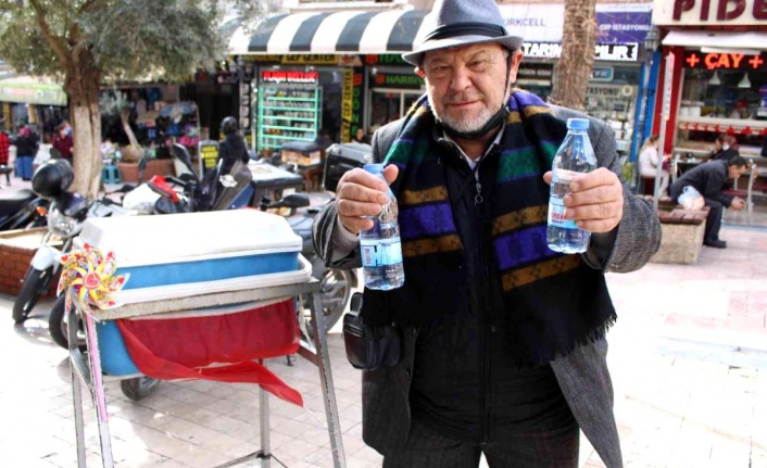 Zihinsel Engelli "Yaşar Amca", bölge esnafının göz bebeği oldu
