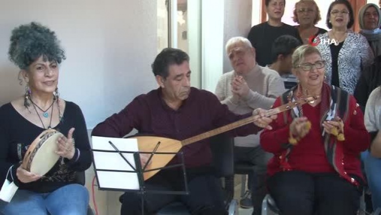 Zihinsel engelli çocuklar ve anneleri aynı koroda