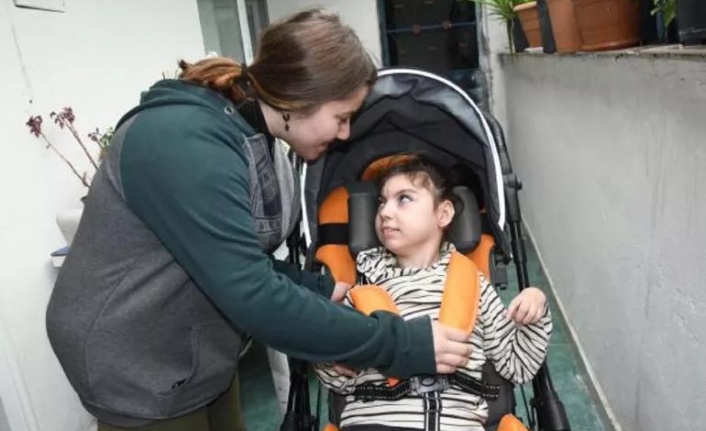 Annesi ölen, engelli Suna'yı 4'üncü çocukları olarak sahiplendiler