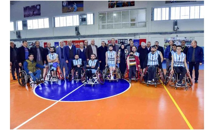 Soylu'dan sporculara destek