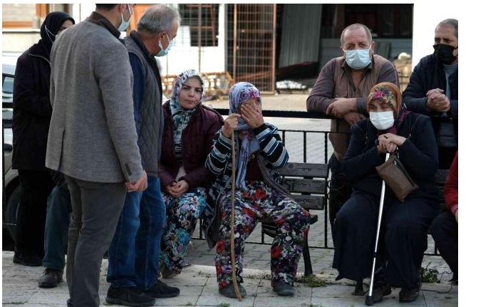 Yaşarken sırtında, öldüğünde omzunda taşıdı