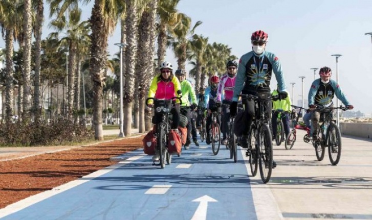 Otizmli ve down sendromlu bireylere dikkat çekmek amacıyla pedal çevirdiler