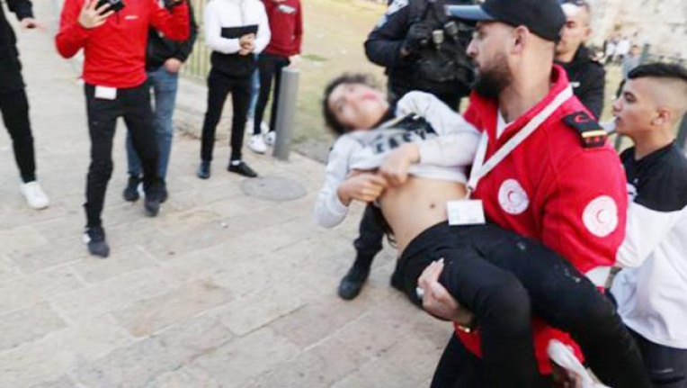 11 yaşındaki engelli çocuk İsrail polisinin attığı ses bombasıyla yaralandı