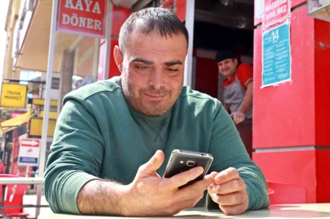 Cep telefonu çalınan zihinsel engelli vatandaş üzüntüden kendini yerlere attı