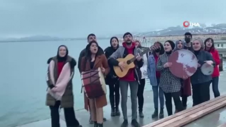 Engelli bireylerden tiyatro gösterimi heyecanı