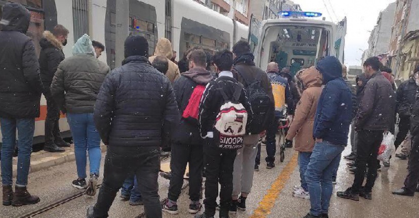 Eskişehir'de tramvayın çarptığı işitme engelli kadın ağır yaralandı