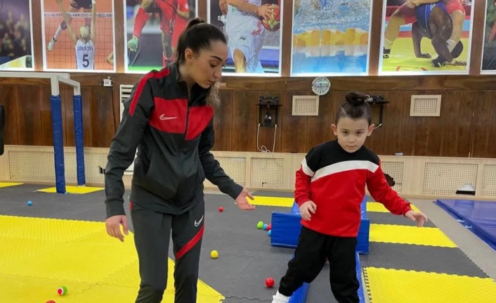 Hafif engelli 4-6 yaşındaki çocuklar engellerini sporla aşıyor