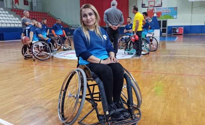 Hatay'da felç geçiren engelli kadın, mücadele edip basketbolcu oldu