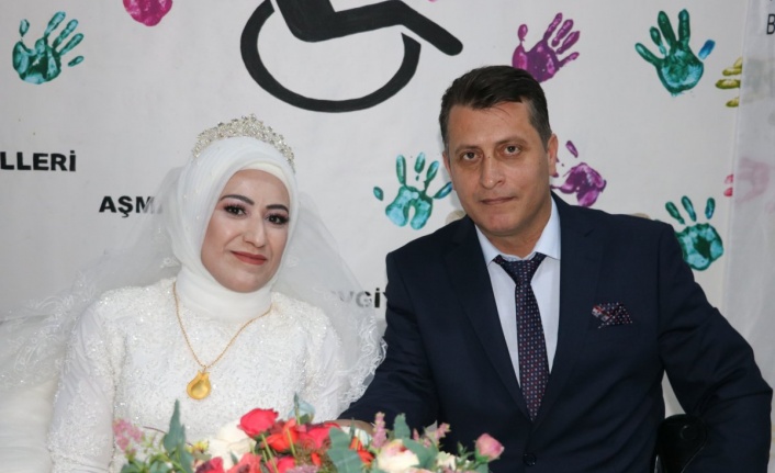 Kahramanmaraş'ta ortopedik engelli çift dünya evine girdi