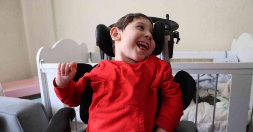 Ortopedi sandalyelerine kavuşan engelli çocukların büyük sevinci