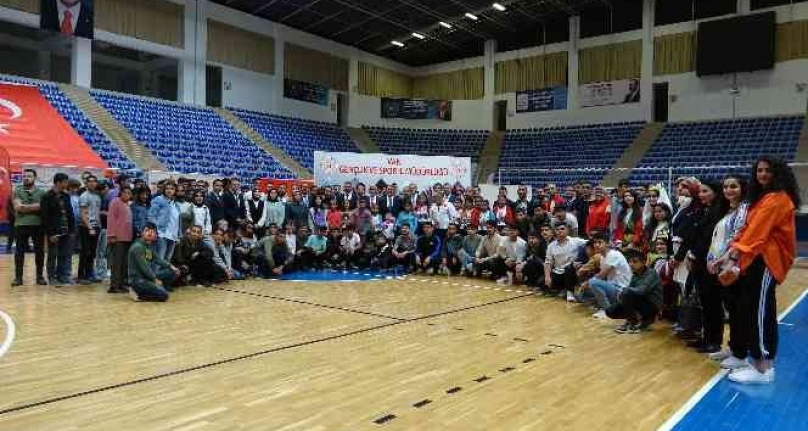 Van'da engelli okullarına malzeme desteği