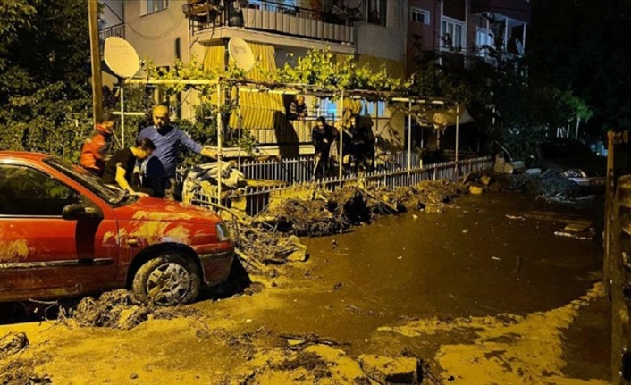 Burdur'da sağanakta su basan evdeki engelli yaşamını yitirdi, annesi hastaneye kaldırıldı