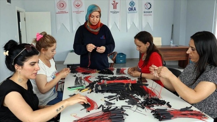 Çocuklarını tek başına büyüten annelere istihdam garantili kurs