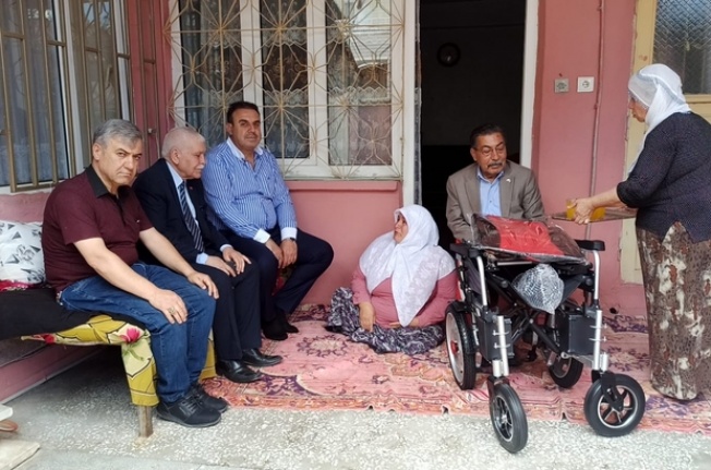 MHP Milletvekili Özyavuz’dan engelli kadına hediye