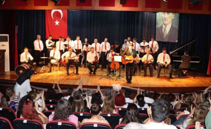 Nazilli’de Otizm Orkestrası ve Korosu konser verdi Kaynak: Nazilli’de Otizm Orkestrası ve Korosu konser verdi