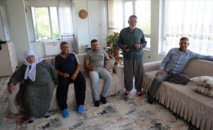 Ömrünü engelli 3 çocuğu ve hasta eşine adadı
