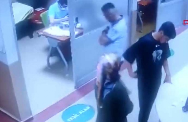 Zihinsel engelli vatandaş doktora saldırdı