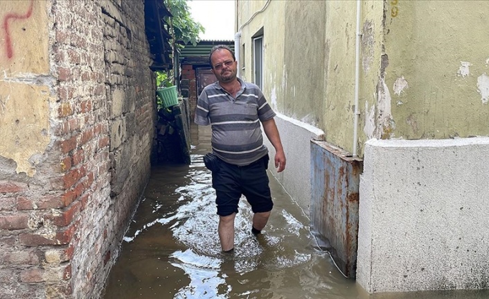 Zonguldak'ta evini su basan bedensel engelli yaşadıklarını anlattı