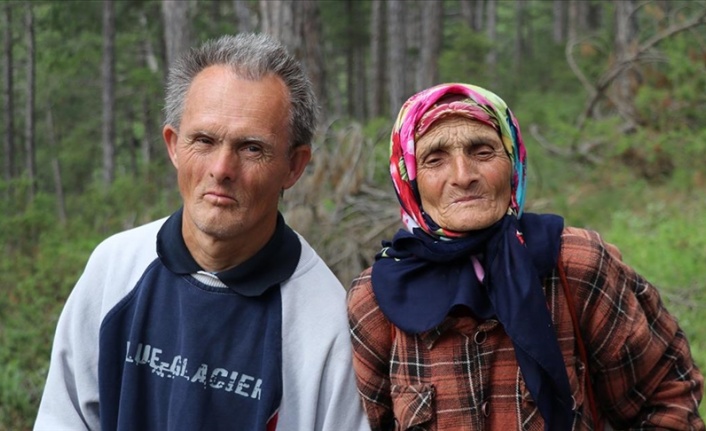 Engelli oğluyla 40 yıldır çobanlık yapıyor