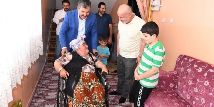 Muş Belediye Başkanı engelli Dilber Arslan'ın tekerlekli sandalye talebini yerine getirdi.