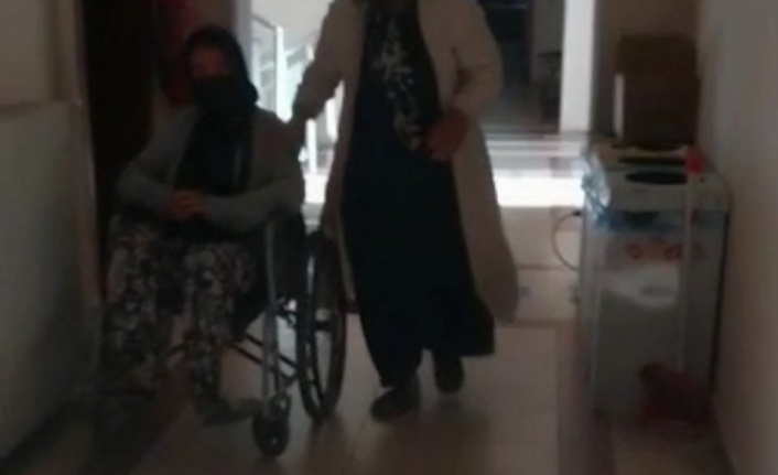 Bursa'da engelli olduğunu belirten dilenci, zabıta binasında ayaklandı
