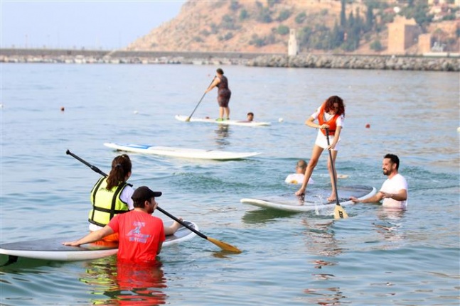 Engelli öğrencileri  SUP Board etkinliği ile deniz keyfi yaptı