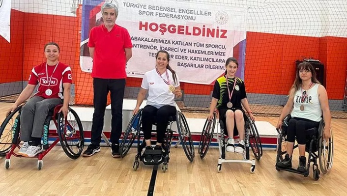 Paralimpik Sporcusu Emine Seçkin’den altın madalya