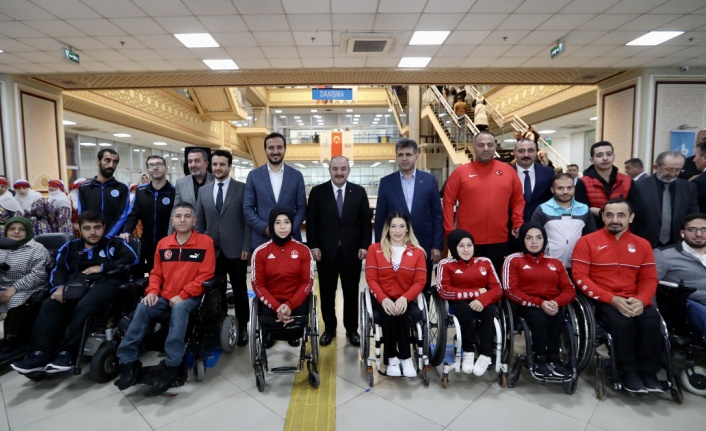 Bakan Varank: Engelli kardeşlerimizin her türlü kamu hizmetine erişebilmesini hükümetlerimiz sağladı