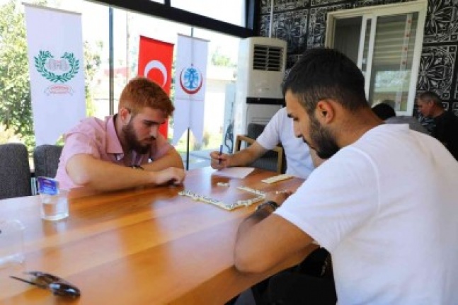 Görme Engelliler Geleneksel Domino Turnuvasinda Bir Araya Geldi