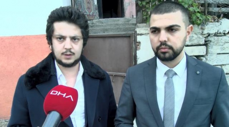 Engelli eşinin arkasından yürüyen kadın iki araç arasında kalarak can verdi!