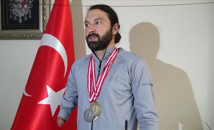 Engelli yüzücü Fevzi Çakmak 1,5 aylık çalışmayla Türkiye birincisi oldu