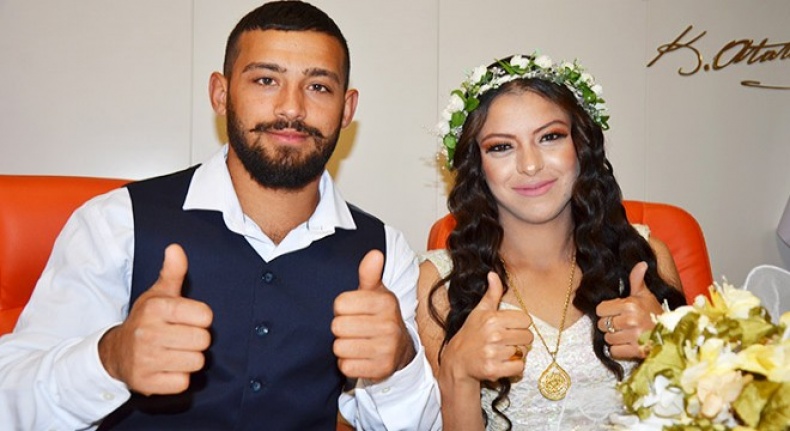 İşitme engelli çiftin mutlu günü