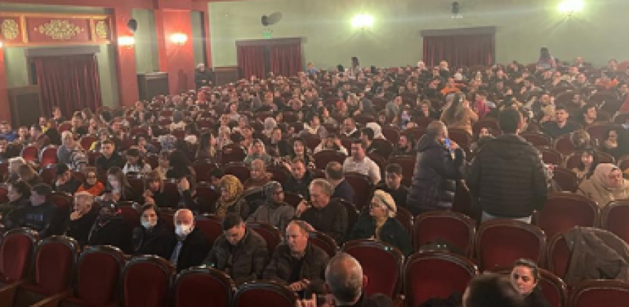 İşitme Engellilere Film Düzenlendi! Acemi Adam Filmine Büyük İlgi