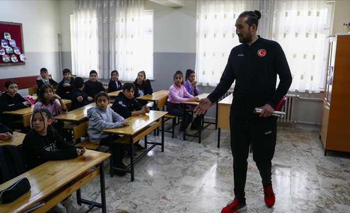 Avrupa şampiyonu görme engelli öğretmenden "farkındalık" dersleri