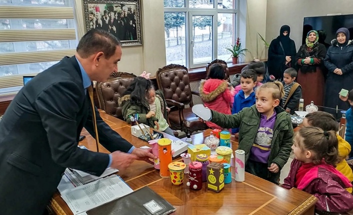 Minikler, kumbaralarını SMA hastası Yunus Emre için bağışladı