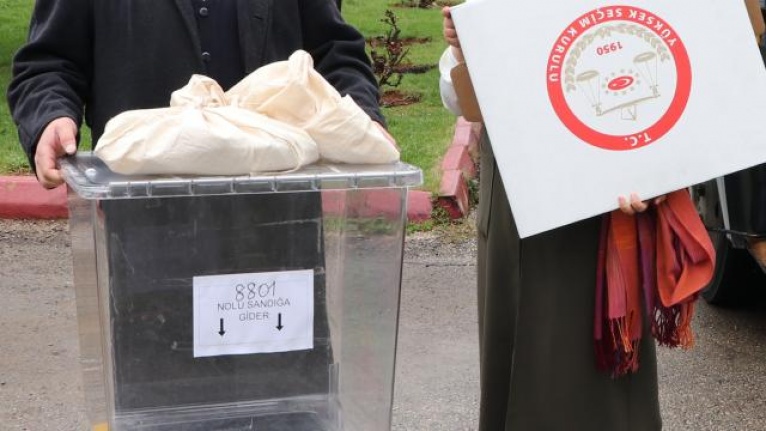 Engelli ve hasta seçmenler için seyyar sandıklar kurulacak