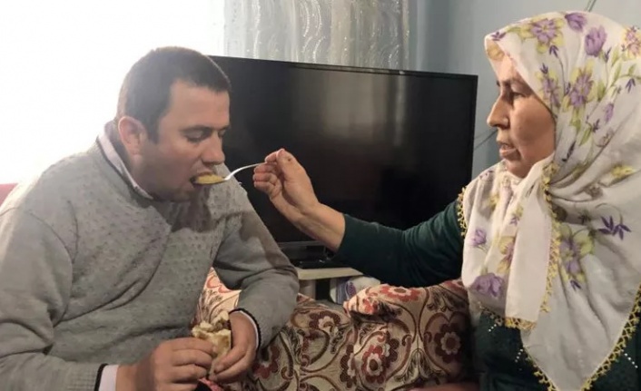 Fedakar anne ömrünü engelli 3 çocuğu, hasta eşi, görümcesi ve kayınvalidesine adadı
