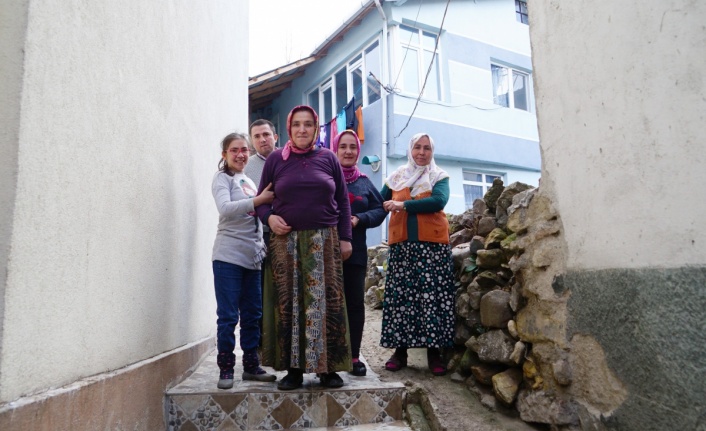 Ömrünü hasta eşi, görümcesi, kayınvalidesine ve engelli 3 çocuğuna adadı