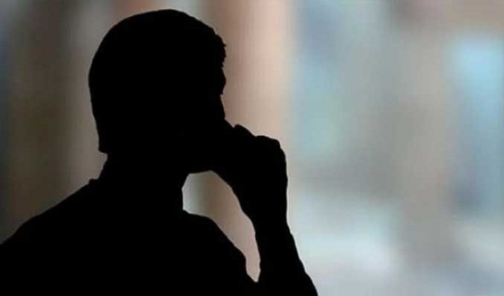 Zihinsel engelli genç iki kişiyi  bıçakladı