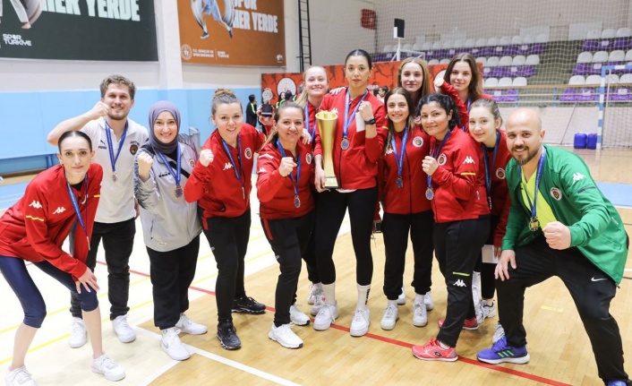 Gölcük İşitme Engelliler Voleybol Takımları 3. kez Türkiye Şampiyonu oldu