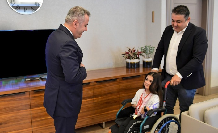 Vali Elban Okullar Arası Bedensel Engelliler Yarışması Türkiye Şampiyonu Selen Yüksel’i Misafir Etti