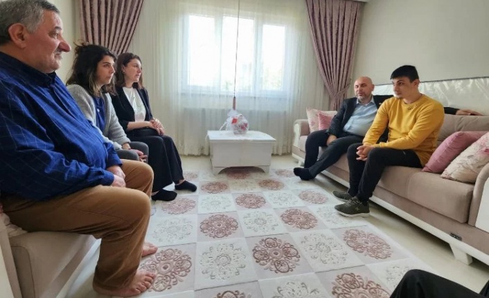 Bursa Orhangazi Belediye Başkanı Bekir Aydın engelli vatandaşların yanında