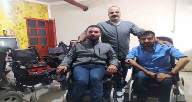 Engelli genç, kendisi gibi engelli olanlara umut oluyor